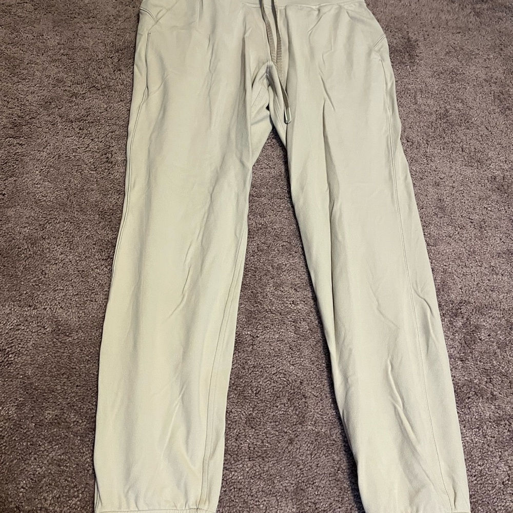 Lululemon joggers size 6